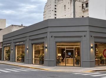 Local comercial · 161m² · 2 Ambientes · Excelente Local Comercial en Esquina
