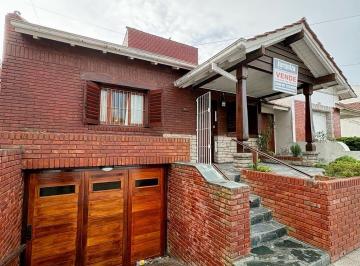 PH · 90m² · 4 Ambientes · 1 Cochera · PH de 4 Ambientes Al Frente con Garage y Quincho – Barrio Chauvin