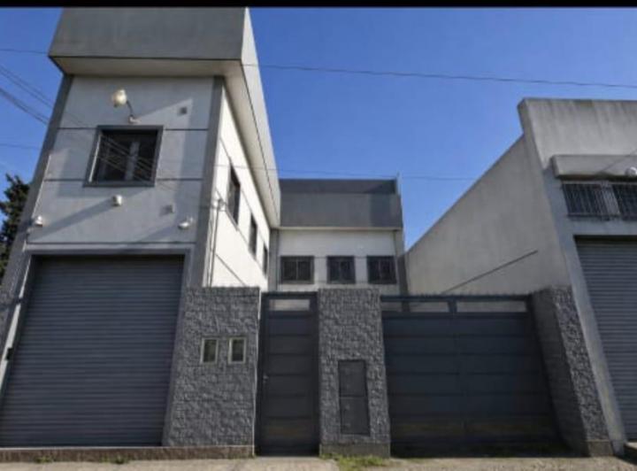 Bodega-Galpón · 630m² · 7 Ambientes