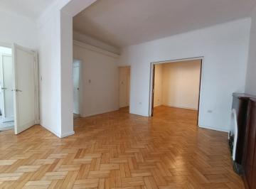 Oficina comercial · 90m² · 4 Ambientes · Amplia Oficina Al Frente – 3 Despachos – Balcón – Excelente Distribución