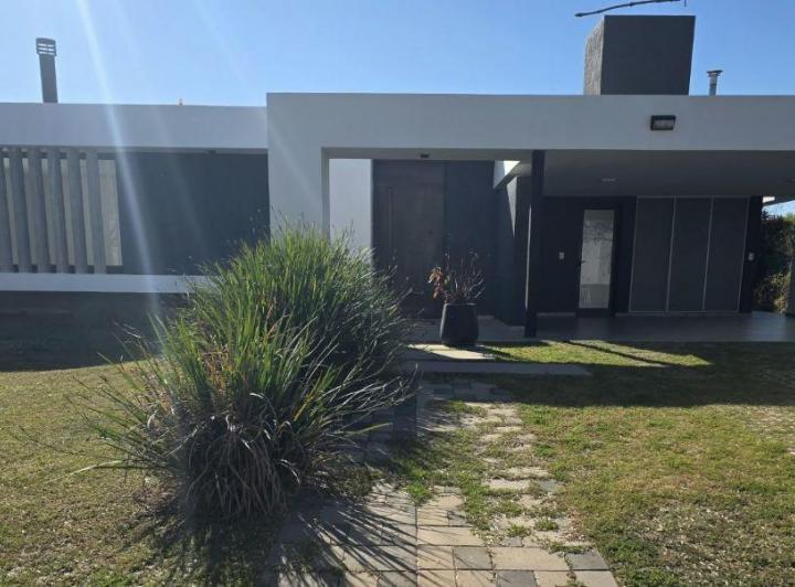 Casa · 310m² · 7 Ambientes