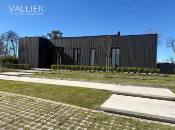Casa · 250m² · 5 Ambientes · 1 Cochera · Casa en Venta en El Tilbury, Pilara, Pilar