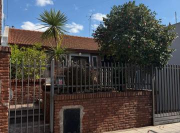 Casa de 4 ambientes, La Matanza · Casa de 305 m² con 3 Dorm. en Venta en San Justo