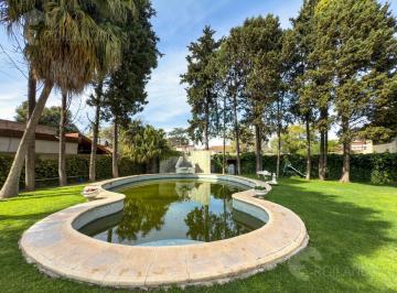 Casa · 190m² · 4 Ambientes · 2 Cocheras · En Venta Casa de Estilo Ingles, Sobre 1300 m², Casa 200 m² Hurlingham