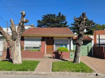 Casa de 4 ambientes, Almirante Brown · 4 Ambientes con Patio y Cochera Doble