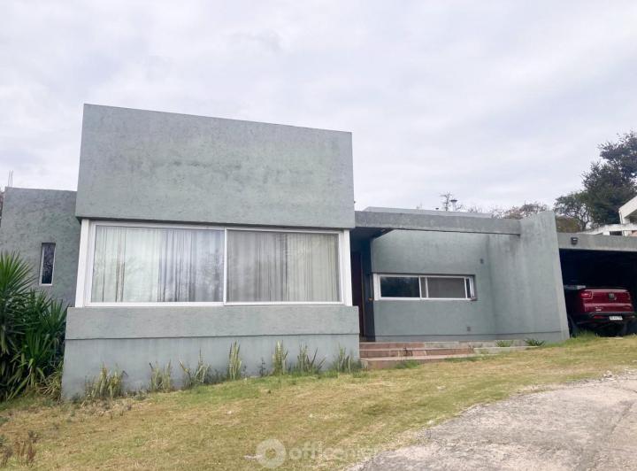 Casa · 355m² · 3 Dormitorios · 2 Cocheras