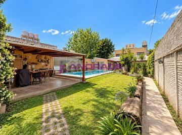 Casa · 75m² · 3 Ambientes · 1 Cochera · Excelente Casa/quinta 3amb. en Lote Propio
