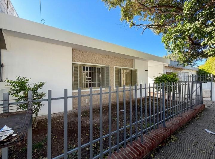Casa · 40m² · 3 Ambientes · 4 Cocheras