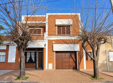 Casa · 146m² · 5 Ambientes · 1 Cochera · Venta Casa Centro 4 Dorm. Apta. Cred. San Nicolás