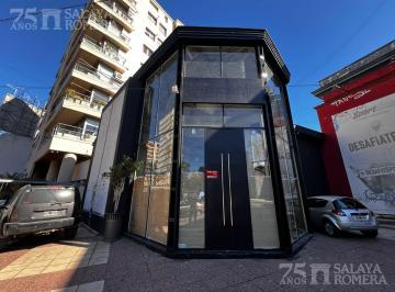 Local comercial · 275m² · 3 Ambientes · Local en Olivos - Vias/rio