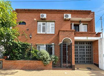 Casa · 187m² · 4 Ambientes · 1 Cochera · Venta Casa 3 Dorm. Pileta. Apta Cred. San Nicolas