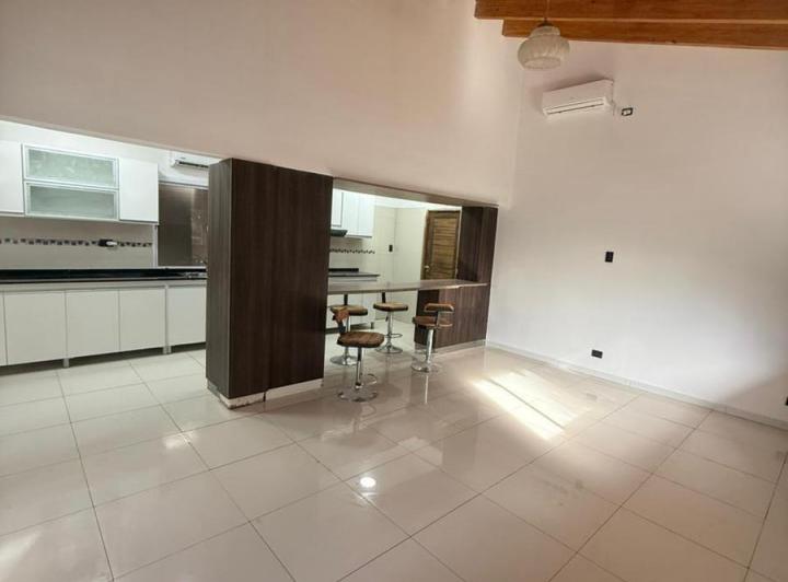 Casa · 400m² · 3 Dormitorios · 2 Cocheras
