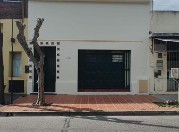 Casa · 200m² · 6 Ambientes · 1 Cochera · Casa en Venta en Lujan