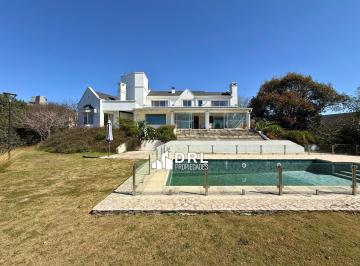 Casa · 562m² · 6 Ambientes · 3 Cocheras · Casa en Venta en Lomas de La Carolina