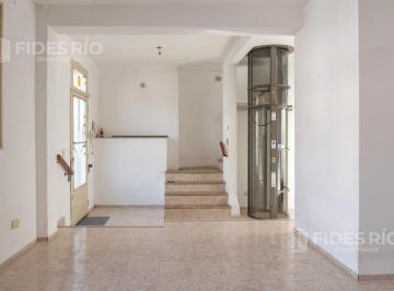 Casa · 149m² · 6 Ambientes · 1 Cochera · Venta Casa de Frente, 3 Dorm. con Cochera y Ascensor – Potencial Uso Profesional/institucional