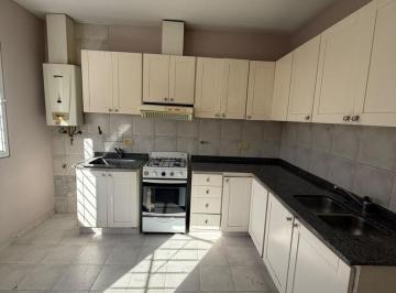 PH · 140m² · 5 Ambientes · 1 Cochera · Alquiler PH en Barrio Jardin