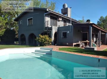 Casa · 150m² · 4 Ambientes · 2 Cocheras · Casa en Bella Vista