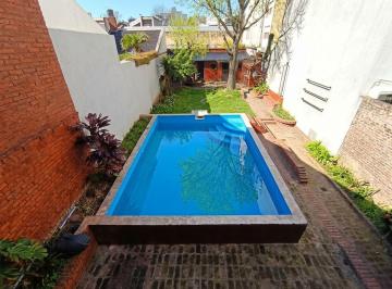 Casa · 252m² · 6 Ambientes · 1 Cochera · Casa 6 Amb con Pileta, Quincho, Jardín y Cochera