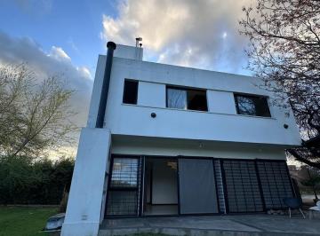 Casa · 150m² · 5 Ambientes · 1 Cochera · Casa - Rivera Indarte