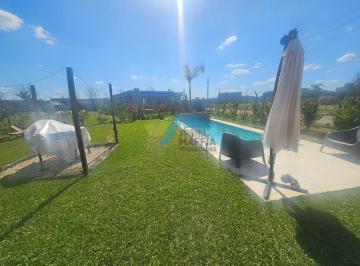Casa · 129m² · 4 Ambientes · 3 Cocheras · Casa en Venta en San Eduardo, Pilar del Este, Pilar - Acepta Lote en Sta Sofia