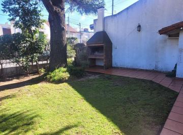 Casa · 127m² · 4 Ambientes · 1 Cochera · Venta Casa 4 Ambientes con Jardin, Haedo