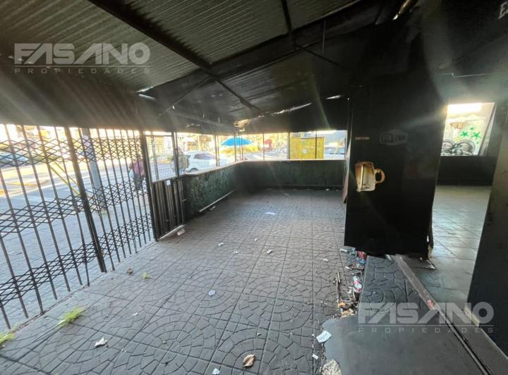 Local comercial · 220m²