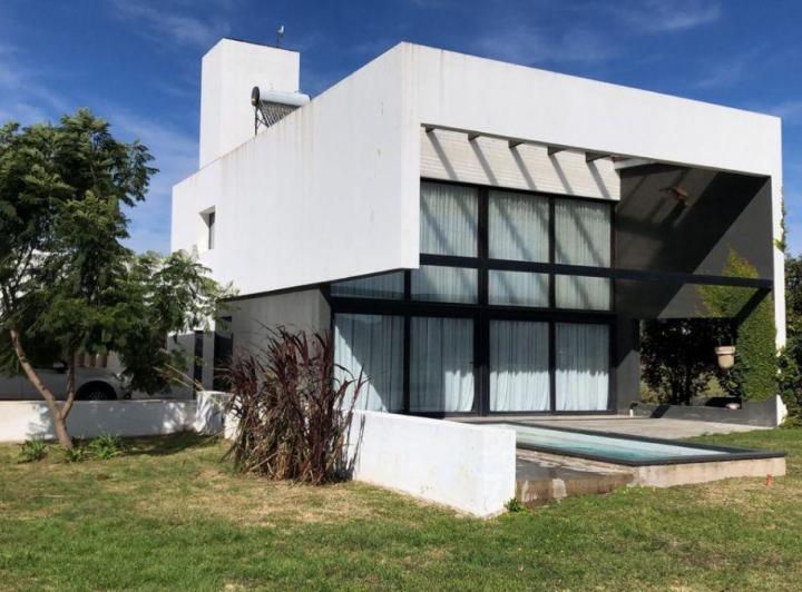 Casa · 165m² · 4 Ambientes · 2 Cocheras