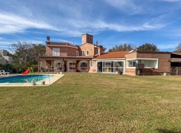 Casa · 434m² · 5 Ambientes · 3 Cocheras · Casa en Venta en Lomas de La Carolina