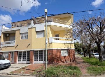 PH de 5 ambientes, La Matanza · Casa Ph; Cochera Fija y Cubierta, 3 Dorm., 3 Baños, Quincho, Terraza. Buen Gusto y Calidad