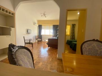 Departamento de 2 ambientes, San Telmo · Luz Natural y Calidez Frente Al Parque Lezama