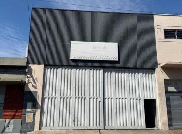 Local comercial · 433m² · 2 Ambientes · 1 Cochera · Galpón de Aprox 450 m² en Venta - Apto Credito - Bernal Oeste