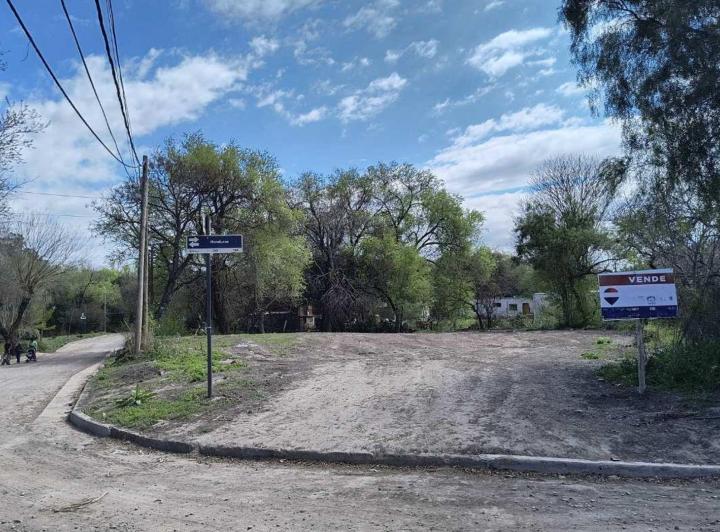 Terreno · 2015m²