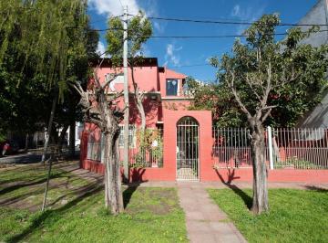 Casa · 200m² · 7 Ambientes · 2 Cocheras · Casa 4 Dorm. Venta La Plata Quincho Terraza