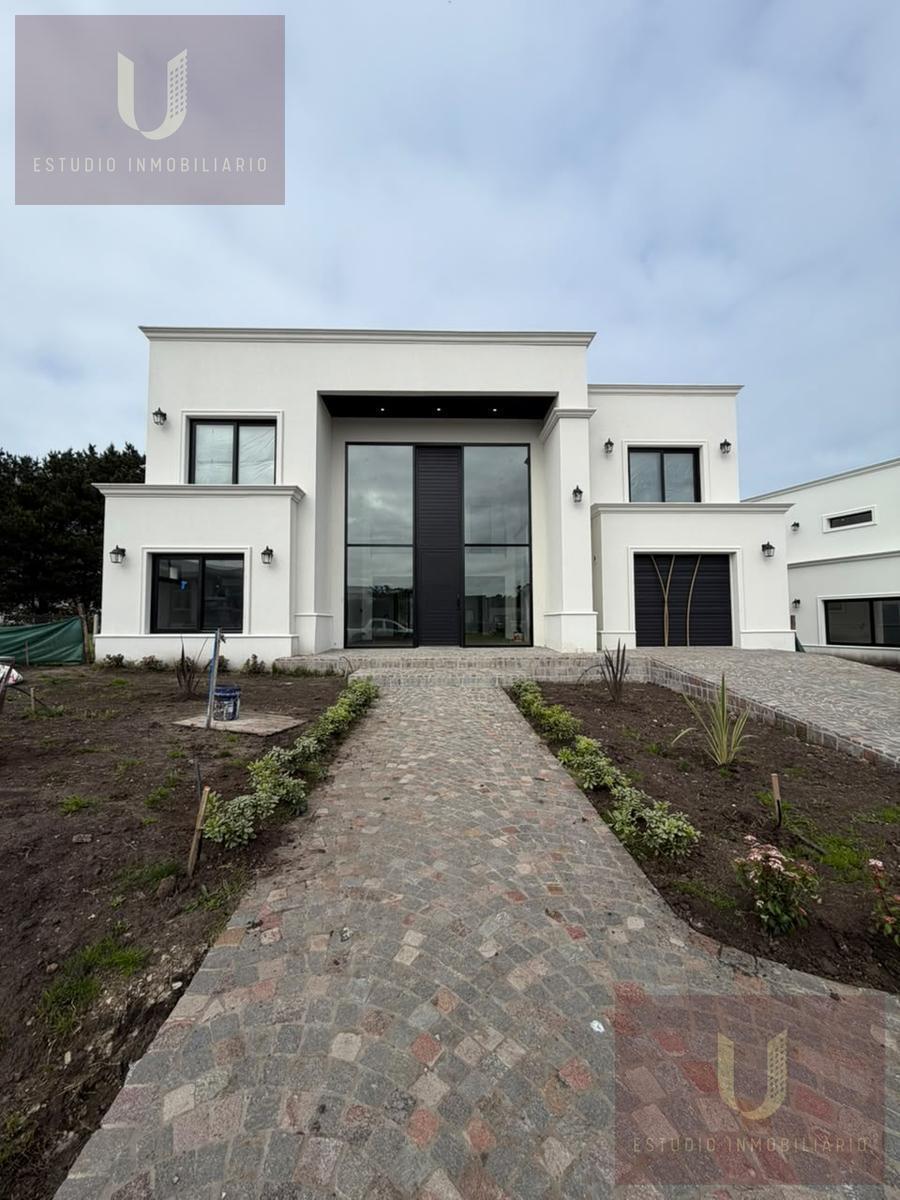 Casa en Rumencó Joven, 600m², 4 dorm, 3 baños, piscina, 5 coch.