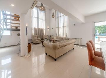 Casa · 230m² · 8 Ambientes · 4 Cocheras · Venta - 6 Dorm. - 8 Amb. - Haras del Sol
