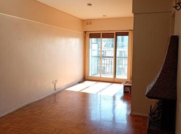Departamento de 4 ambientes, San Cristobal · 3 Ambientes con Dependencia y Balcón en Venta – Av San Juan 2190 – San Cristóbal