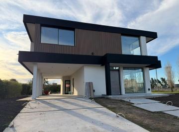 Casa · 270m² · 4 Ambientes · 2 Cocheras · Casa Venta a Estrenar 4 Amb Canning con Pileta