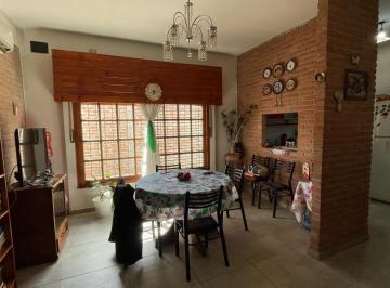Casa · 140m² · 6 Ambientes · 2 Cocheras · Casa en Paso del Rey
