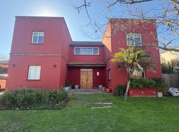 Casa · 250m² · 5 Ambientes · 3 Cocheras · Casa en Santa Barbara en Alquiler Temporal (Lote Interno) con Muebles!