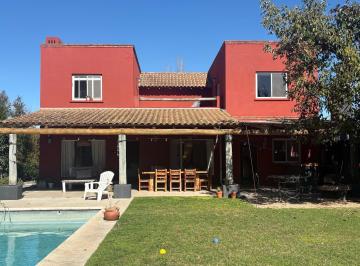 Casa · 250m² · 5 Ambientes · 3 Cocheras · Casa en Santa Barbara en Alquiler Temporal (Lote Interno) con Muebles!