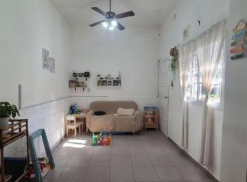 PH de 2 ambientes, Lomas de Zamora · PH en Esquina – Doble Entrada – Cochera – Patio Venta 2amb