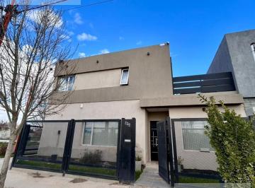 Casa · 375m² · 5 Ambientes · 2 Cocheras · Casa en Cipolletti