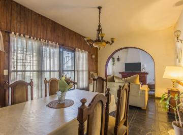 Casa · 300m² · 7 Ambientes · Casa Villa Tesei Oportunidad Inversores