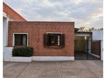 Casa de 6 ambientes, San Salvador de Jujuy · En Venta - Casa con Excelente Ubicación - Bº Cnel. Arias Frente a Patinodromo