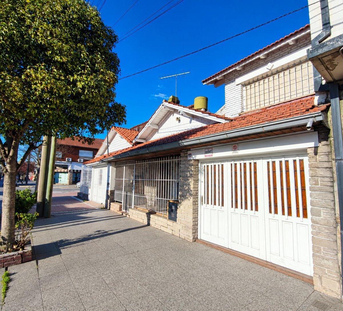 Casa en Barrio Chauvín, 2 dorm, 119m² con cochera