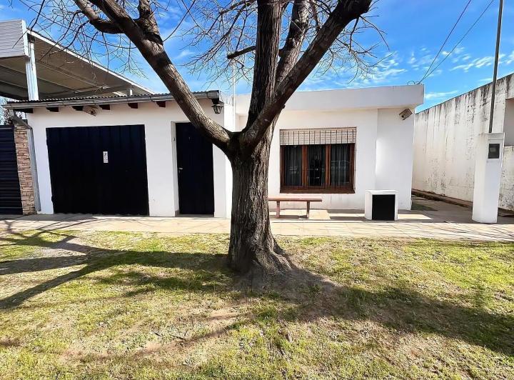 Casa · 300m² · 3 Dormitorios · 1 Cochera
