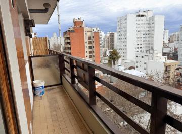 Departamento · 50m² · 2 Ambientes · 1 Cochera · Alquiler | Departamento de 2 Ambientes con Balcón Al Frente - La Perla