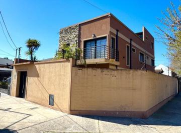 Casa · 228m² · 5 Ambientes · 2 Cocheras · Casa en Venta Impecable Muy Buena Ubicacion Boulogne