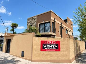 Casa · 228m² · 5 Ambientes · 2 Cocheras · Casa en Venta Impecable Muy Buena Ubicacion Boulogne