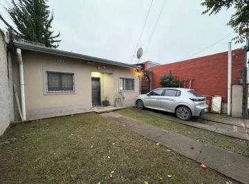 Casa · 60m² · 3 Ambientes · 1 Cochera · Venta - Casa Barrio de Odontologos